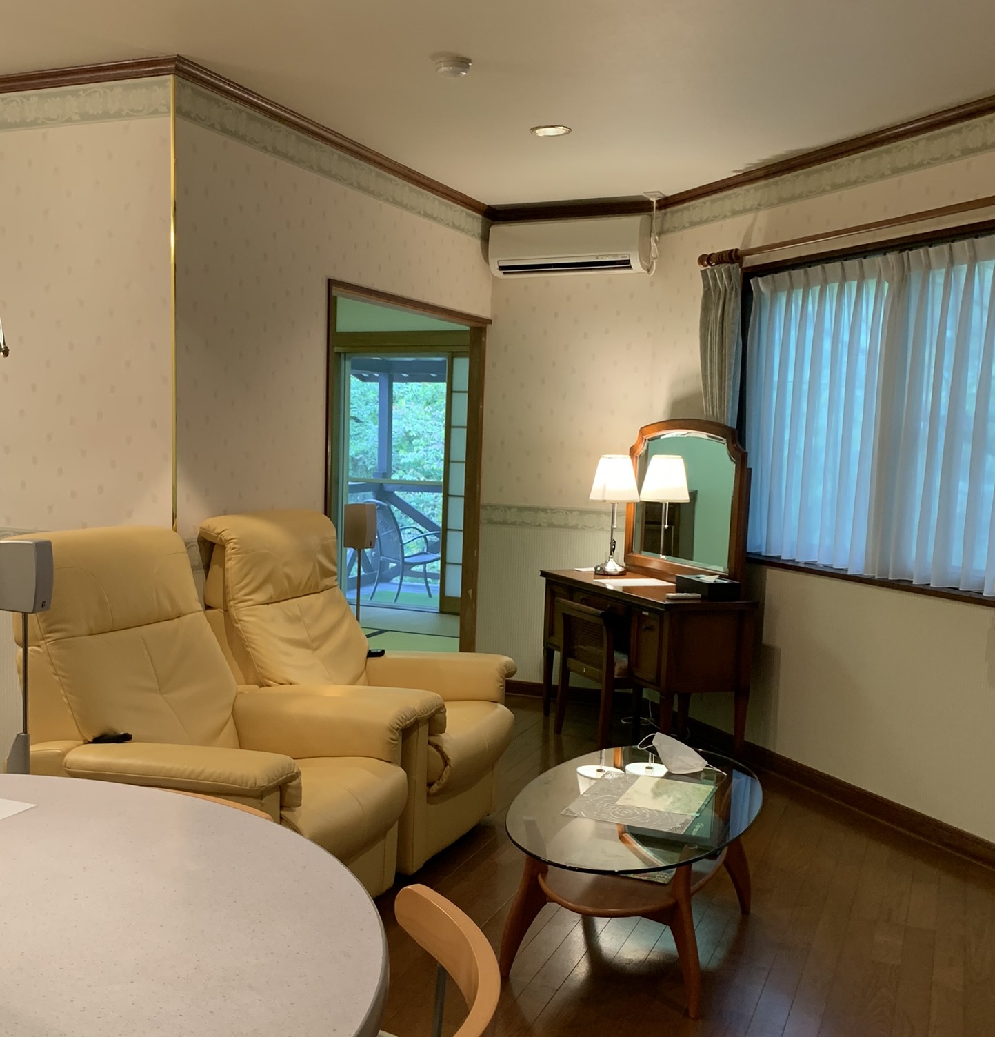 軽井沢 犬とドッグラン付コテージに泊まろう 犬連れで優雅なカフェランチも